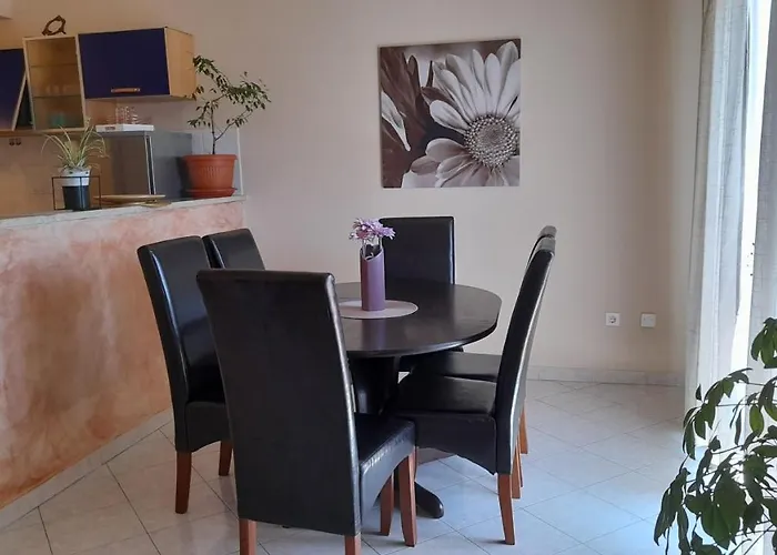 Apartman With Parking Space - 20673 *